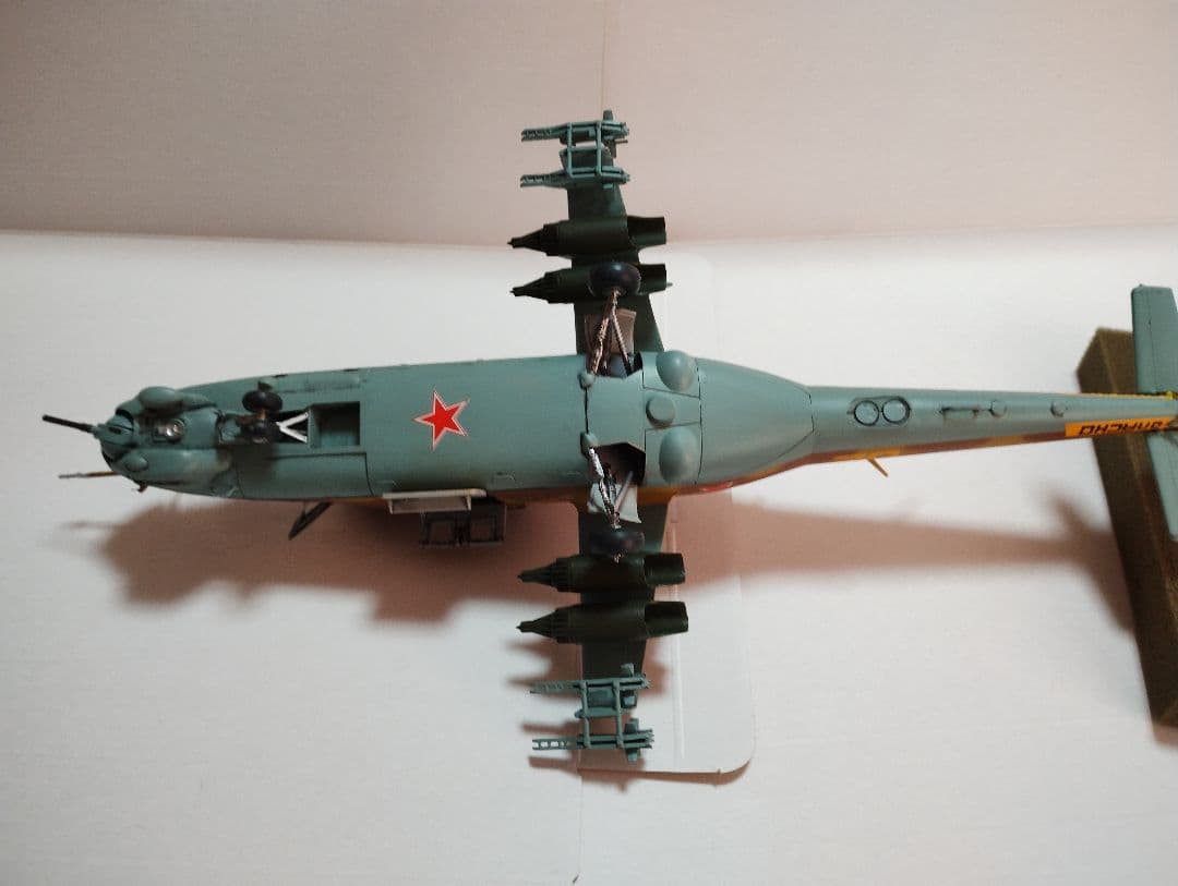 プラモデル完成機　1/48　MIL Mi-24ハインドガンシップ