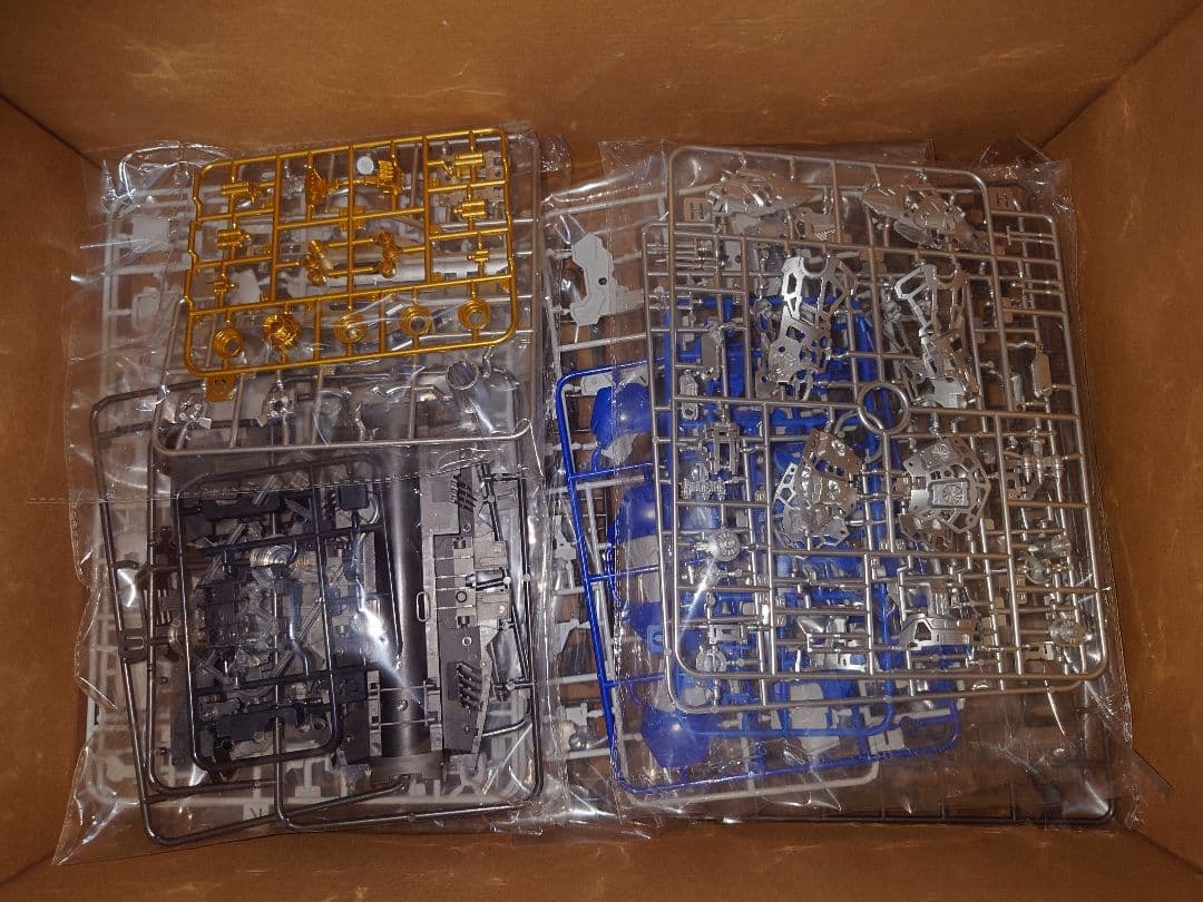 SOLOMON1/100GP-02Aサイサリス＋MLRS+クリアパーツ新品未組立