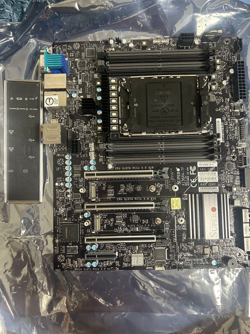 Supermicro X13SRA-TF マザーボード