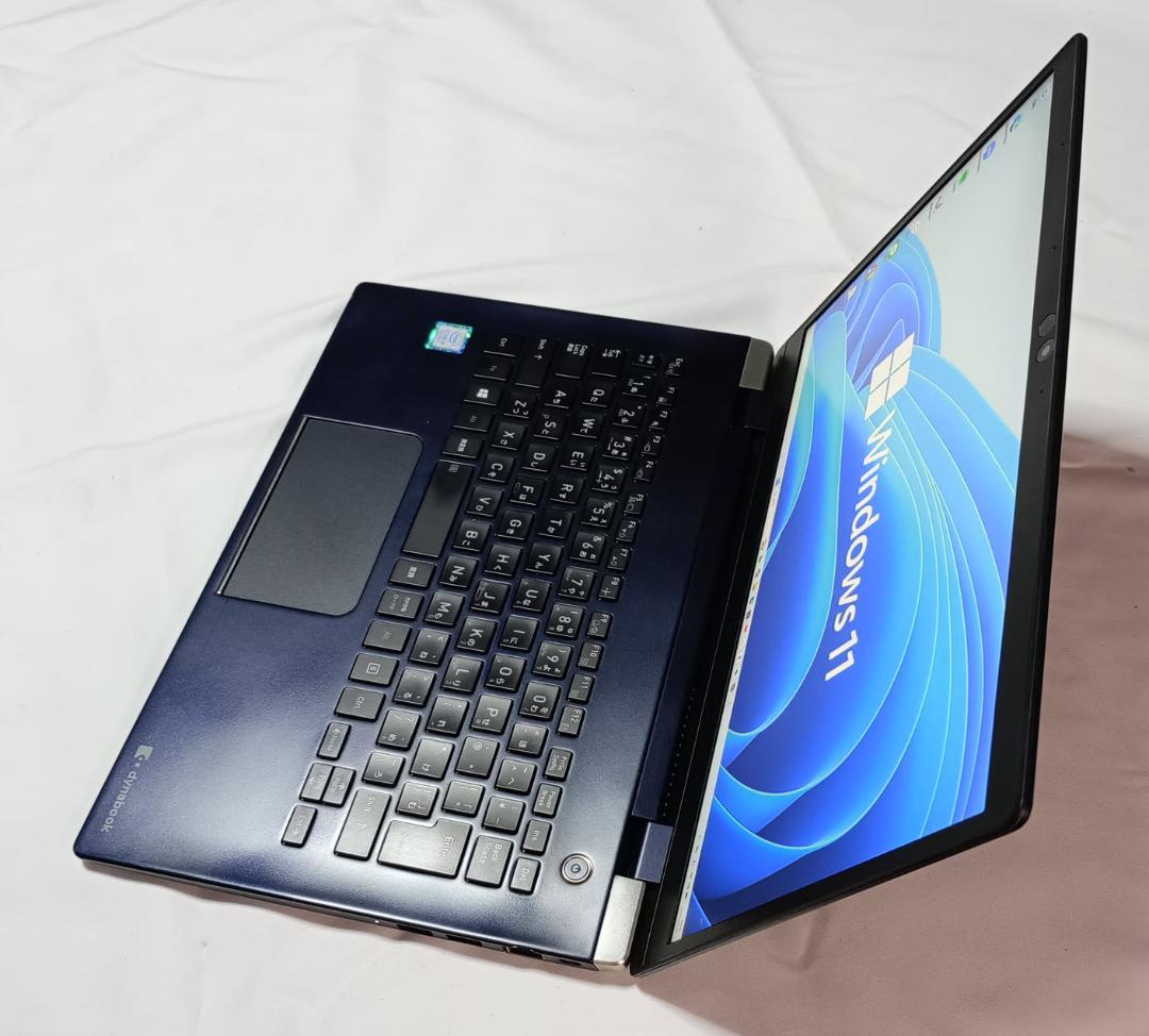 【美品】Dynabook 超軽量779g 8世代 i5/8G/256G オフィス