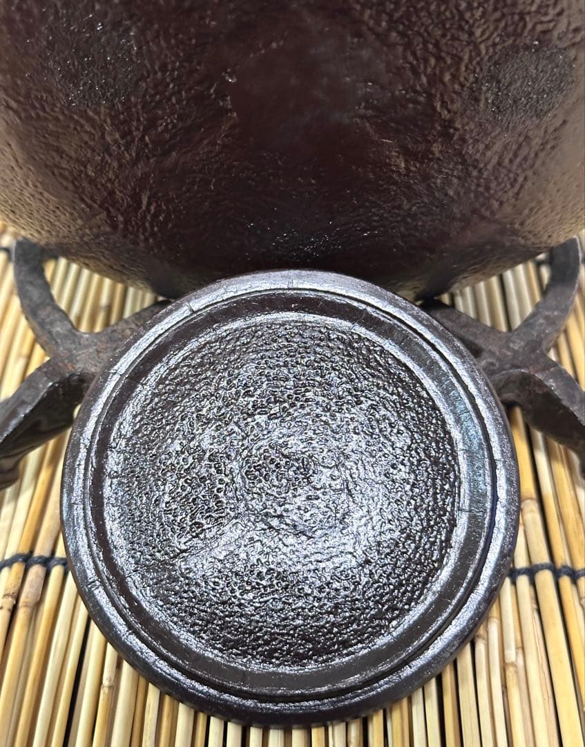 未使用品、付属品付　南部㐂州 喜州 (及川 喜徳)造　鍛治打袋鉉１５型　南部鉄瓶