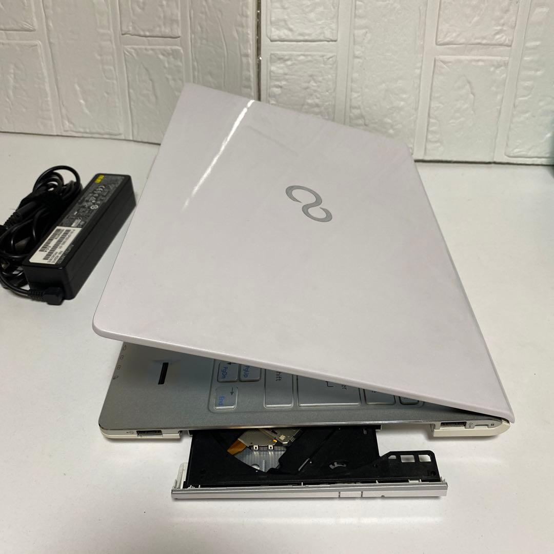 Windows11オフィス入り　Corei5 FHD SSD 256GB 富士通