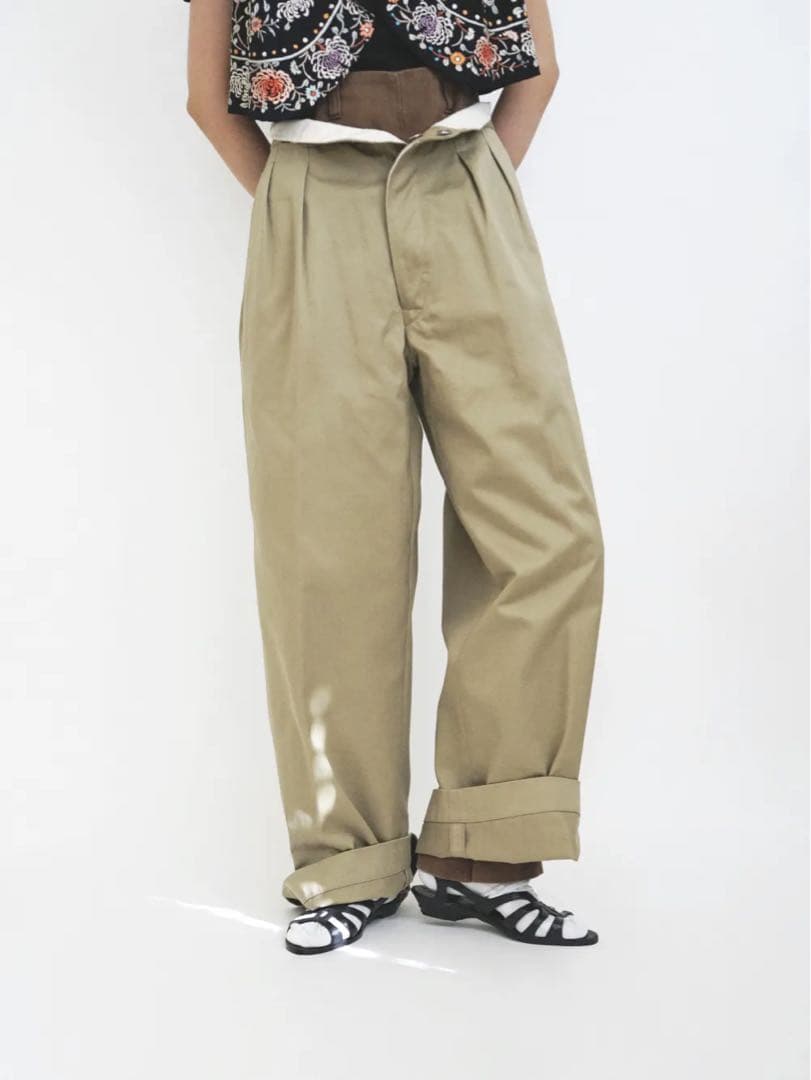 フミカウチダ UNIFORM WEAPON 2-TUCK PANTS