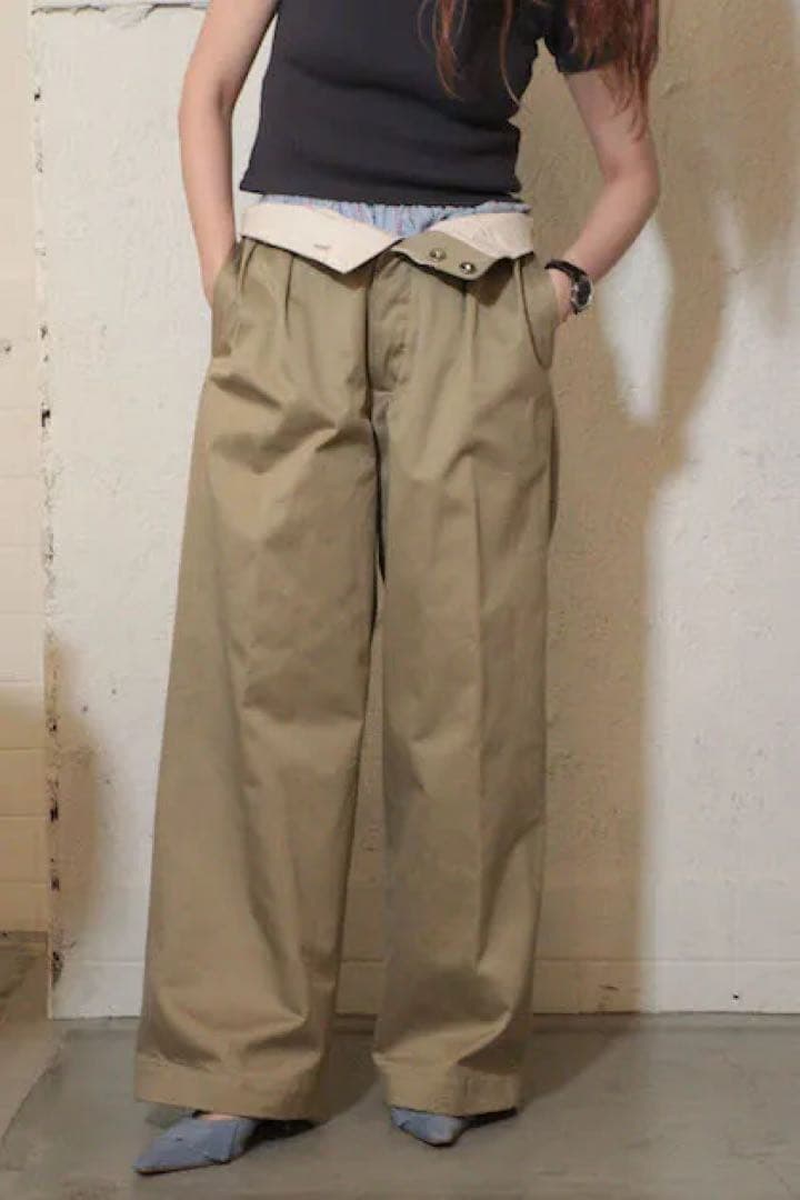 フミカウチダ UNIFORM WEAPON 2-TUCK PANTS