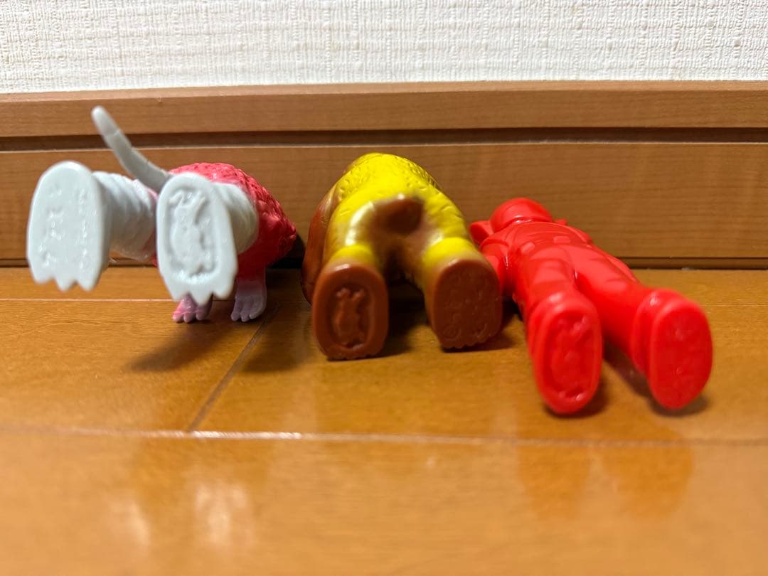 カネゴン、バルタン星人、ガラモン、モングラー、シャドー星人　ミニソフビ
