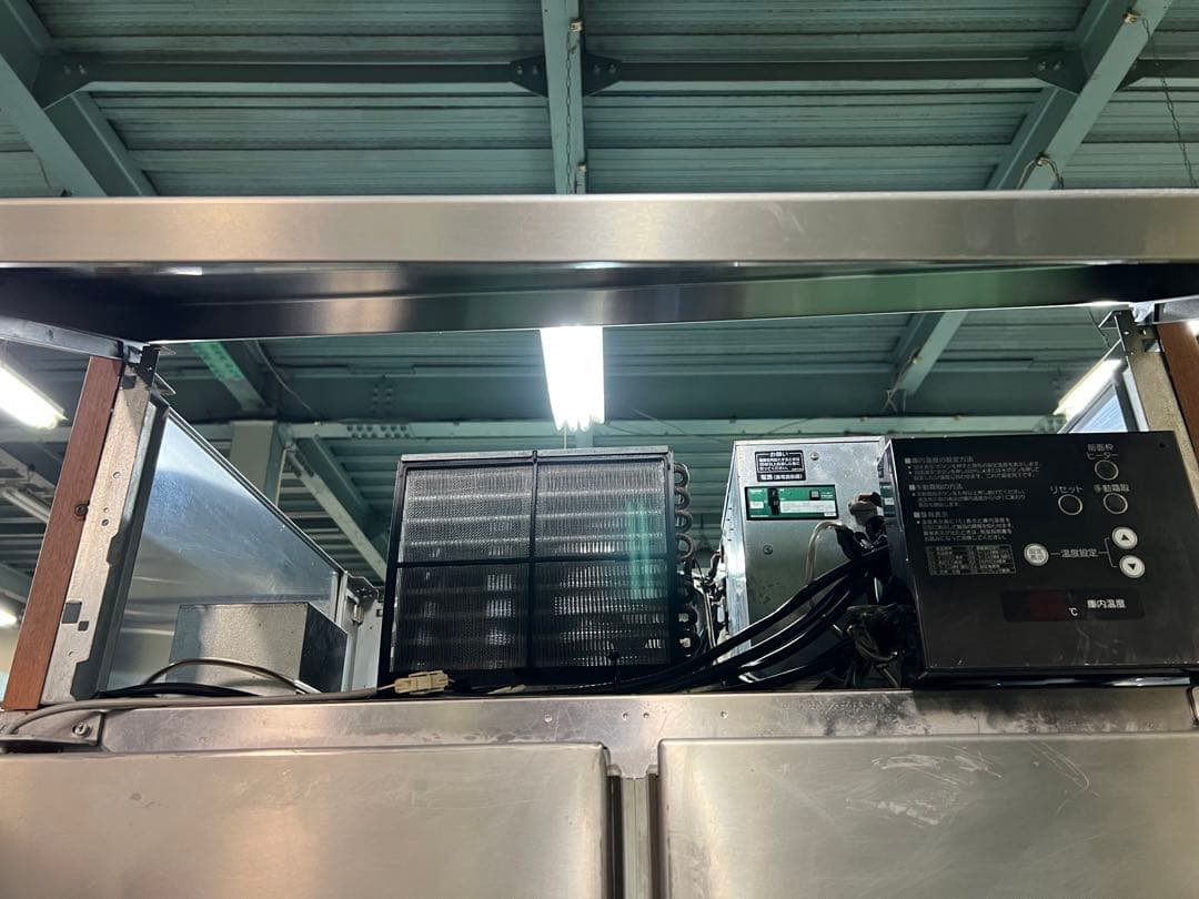 2010年 ホシザキ縦型冷蔵庫 3相200V 900x800x1910