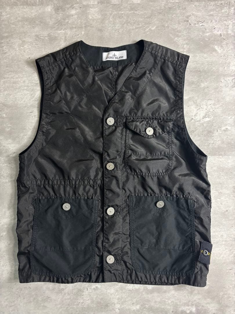 ストーンアイランド ベスト ガーメントダイ ナイロン ブラック ワッペン S