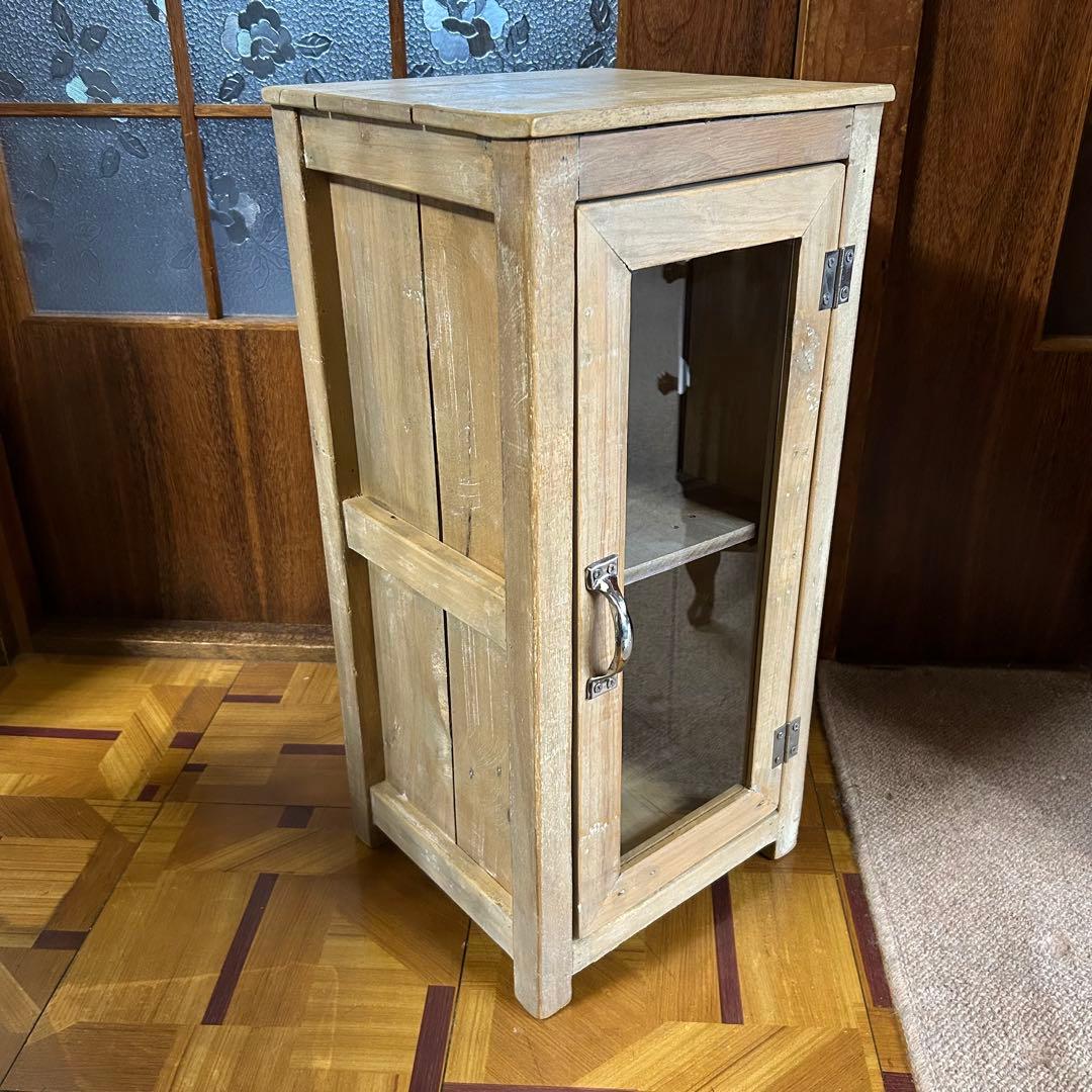 脚付き アンティーク調 ガラス ￼キャビネット