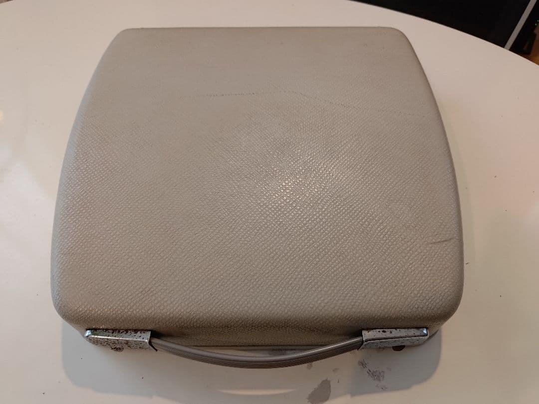 【完動品】TRIUMPH Tippa タイプライター（ドイツ製）ケース付き