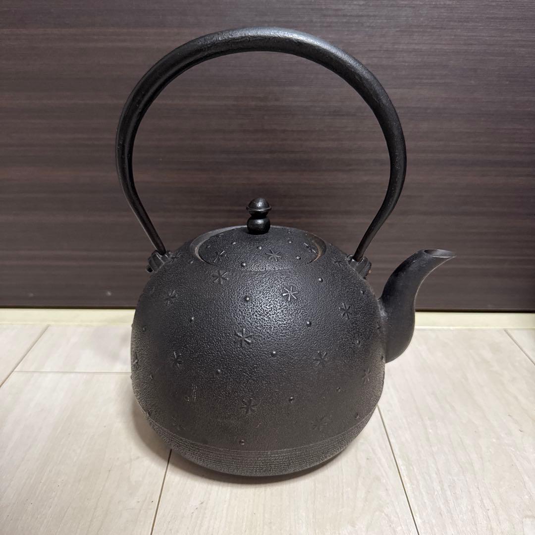 【美品】高橋大益 南部鉄瓶 鋳鉄製鉄瓶 六花 刻印、箱あり IH可