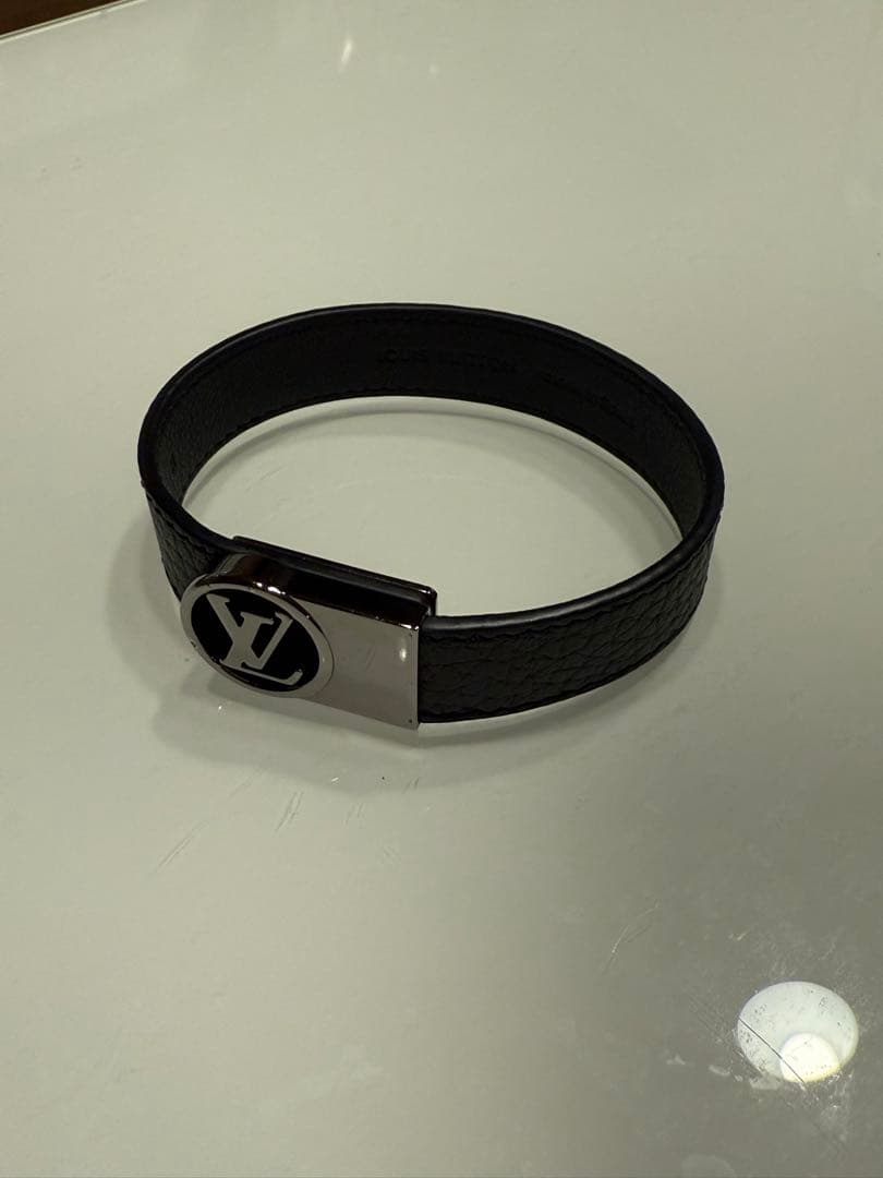 Louis Vuitton ブラックレザーブレスレット