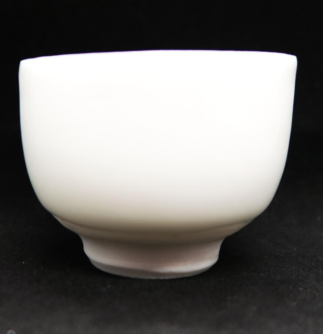 ぐい呑み（酒杯／お猪口）作家物　久岡冬彦作　白磁　奈良県　天風窯