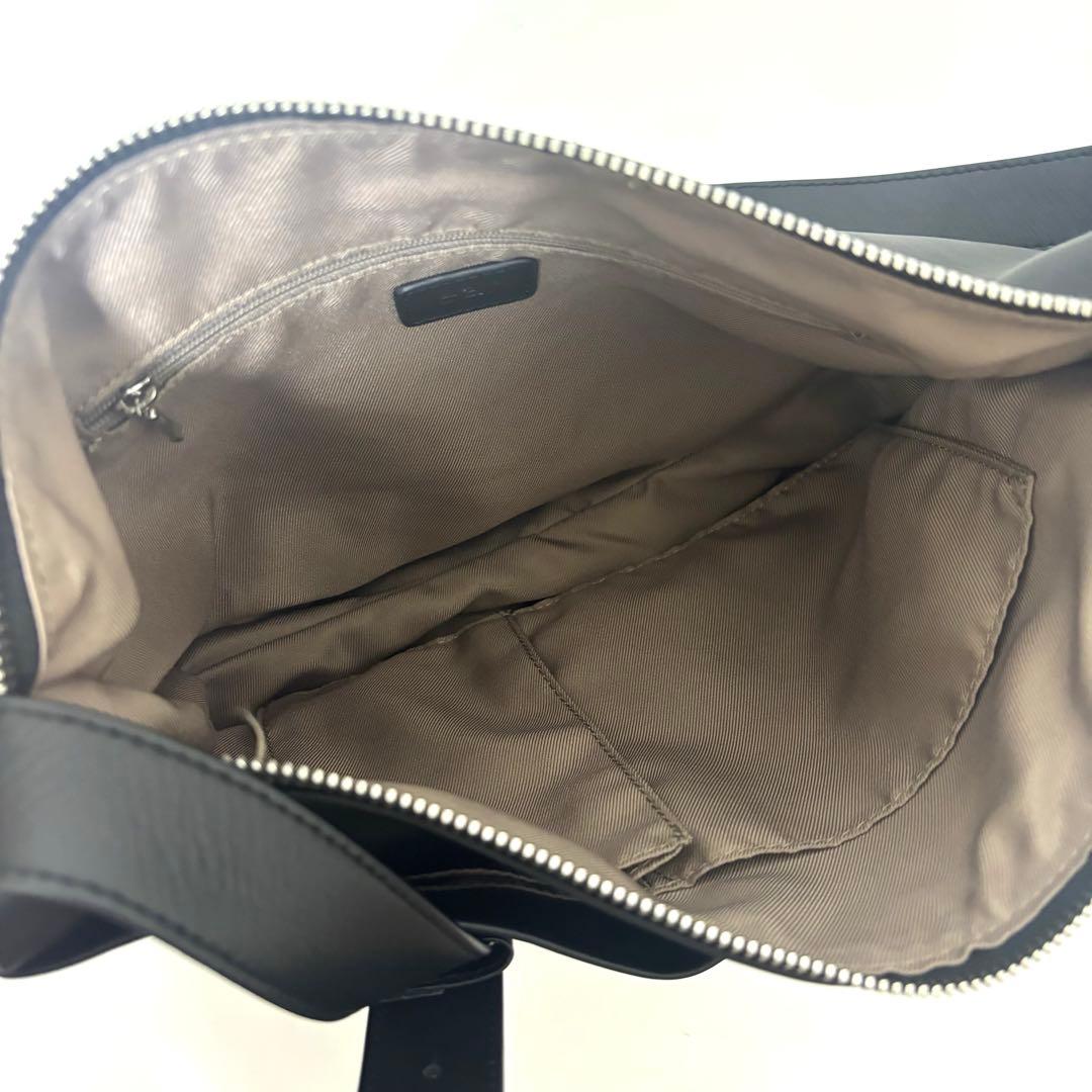 イアパピヨネ スワローマチショルダーバッグブラック