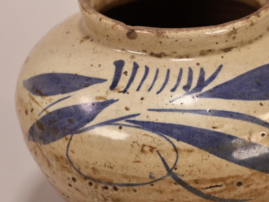 BK403　朝鮮美術　李朝　染付　壷　 高さ約13㎝　白磁　古美術 古道具 時代