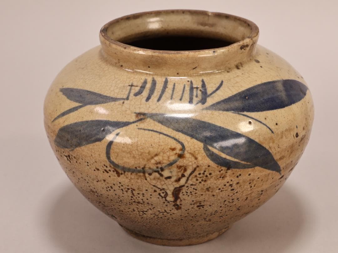 BK403　朝鮮美術　李朝　染付　壷　 高さ約13㎝　白磁　古美術 古道具 時代