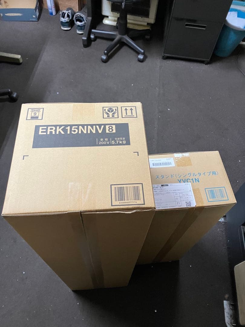 ダイキン　セラムヒート　200V スタンド付