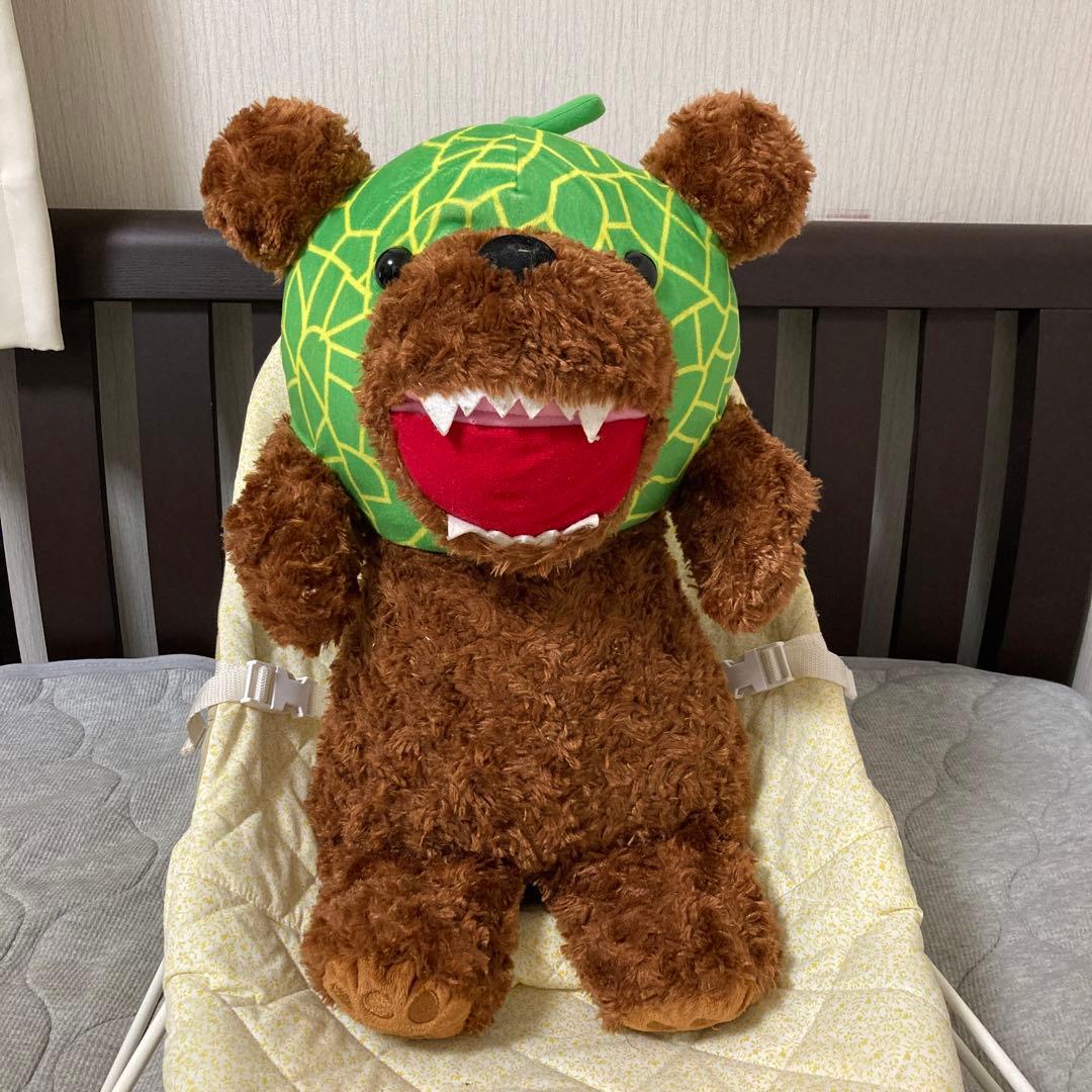 メロン帽子のクマぬいぐるみ