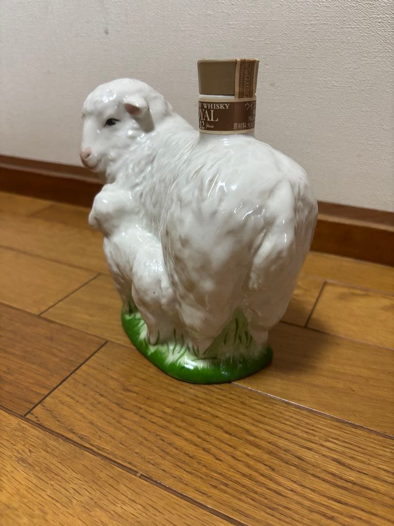 【未開栓】干支 未 羊型 陶器 ウイスキー サントリー ローヤル12年