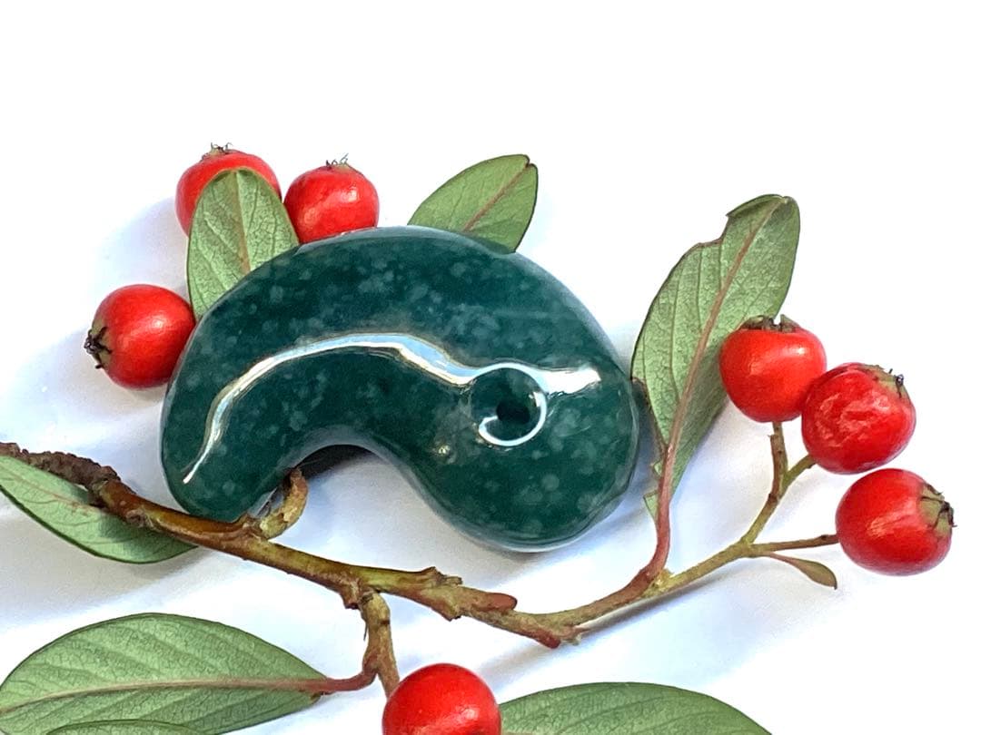 ✳翡翠製御守り 濃厚青緑色 鑑別書付　糸魚川翡翠*入りコン沢勾玉　鑑別書付の本物