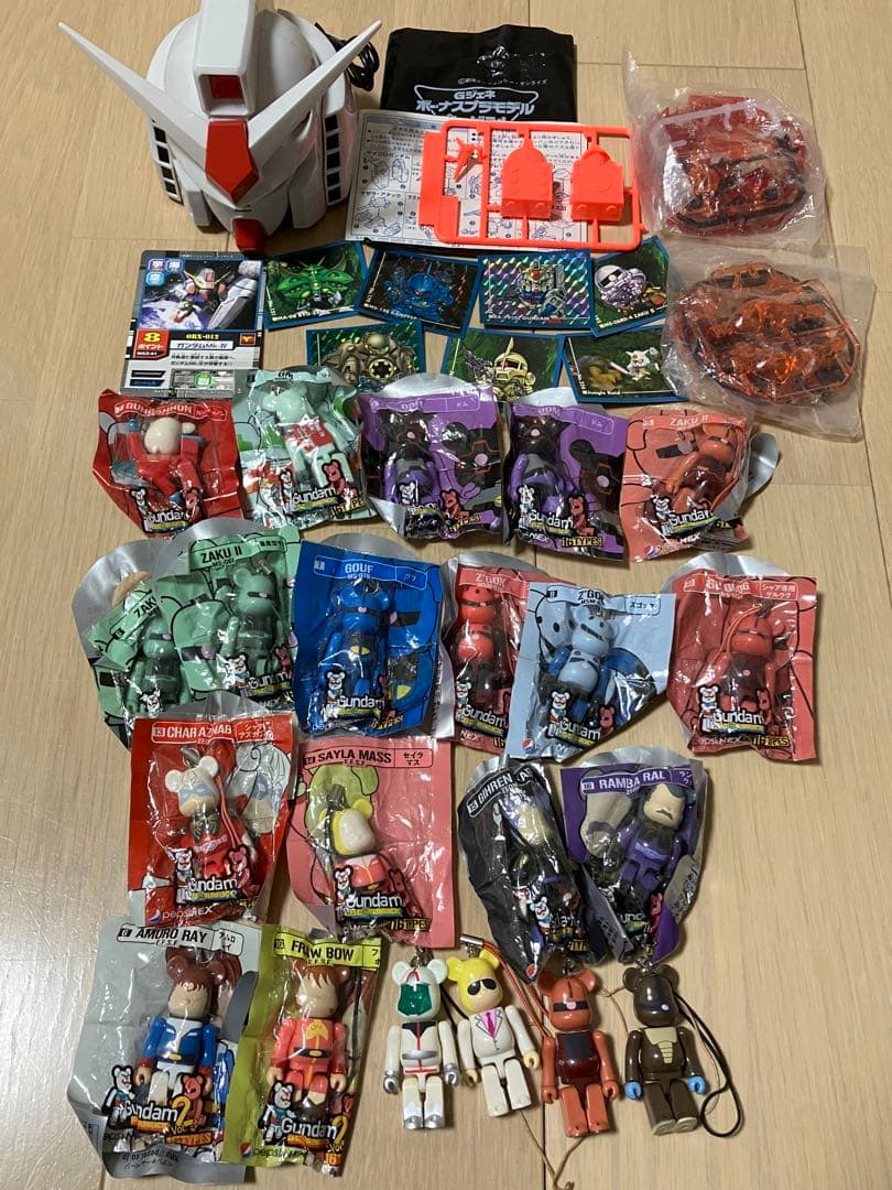 ガンダムグッズ・書籍・DVD・CD・漫画・ベアブリック