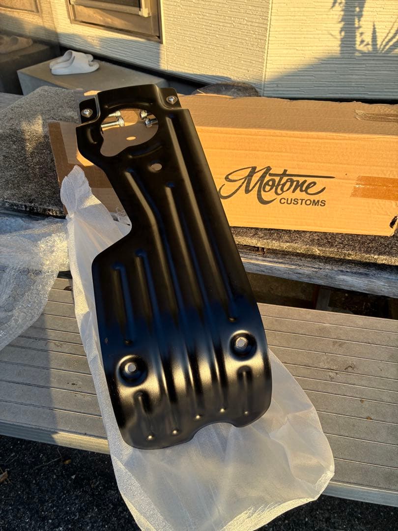 トライアンフボバー MOTONE CUSTOMS アンダーカーバー