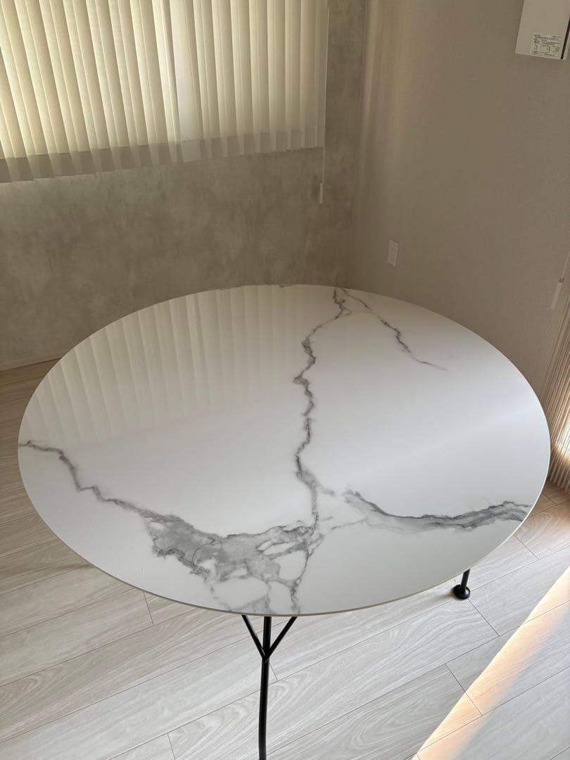 Kartell Glossy 円形テーブル