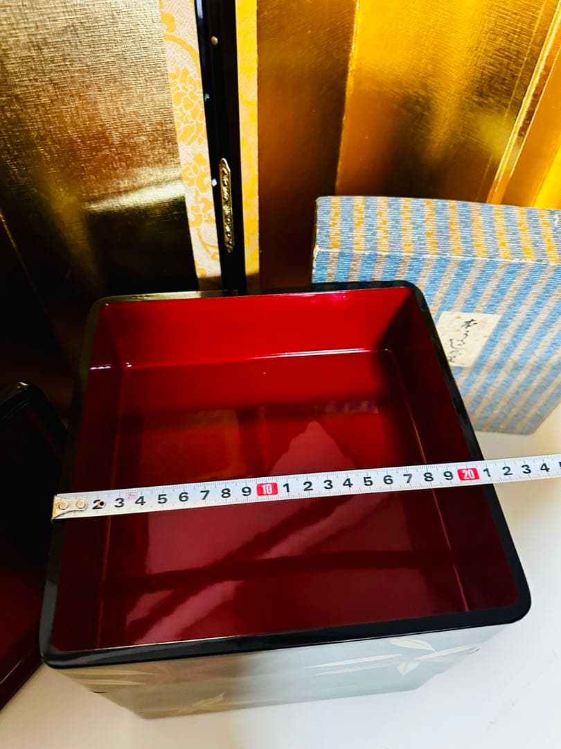 ３段重　黒漆笹絵