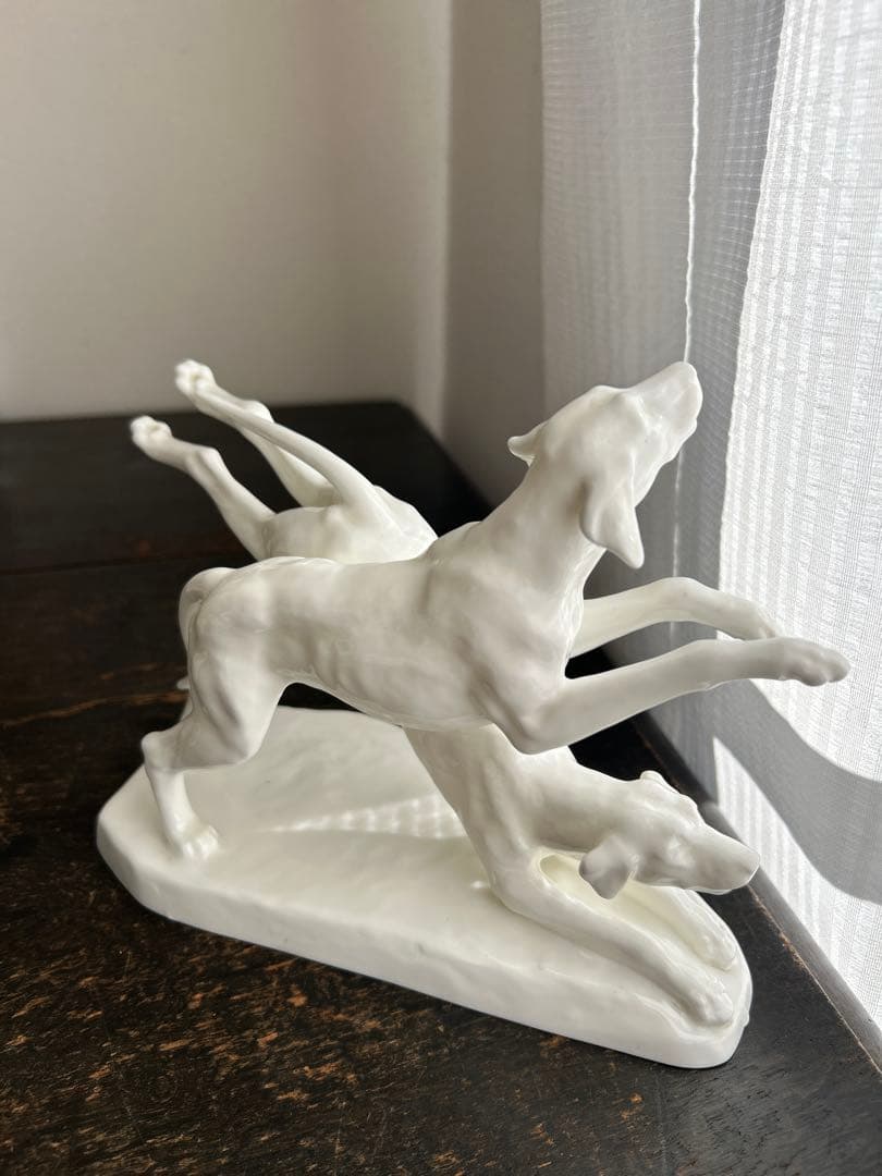 ノリタケ　ボーンチャイナ　狩猟犬のフィギュリン