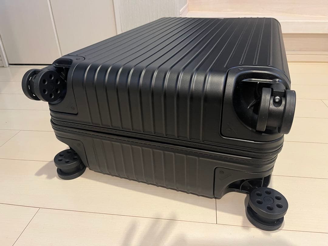 リモワ　キャリーケース　新品未使用　スーツケース