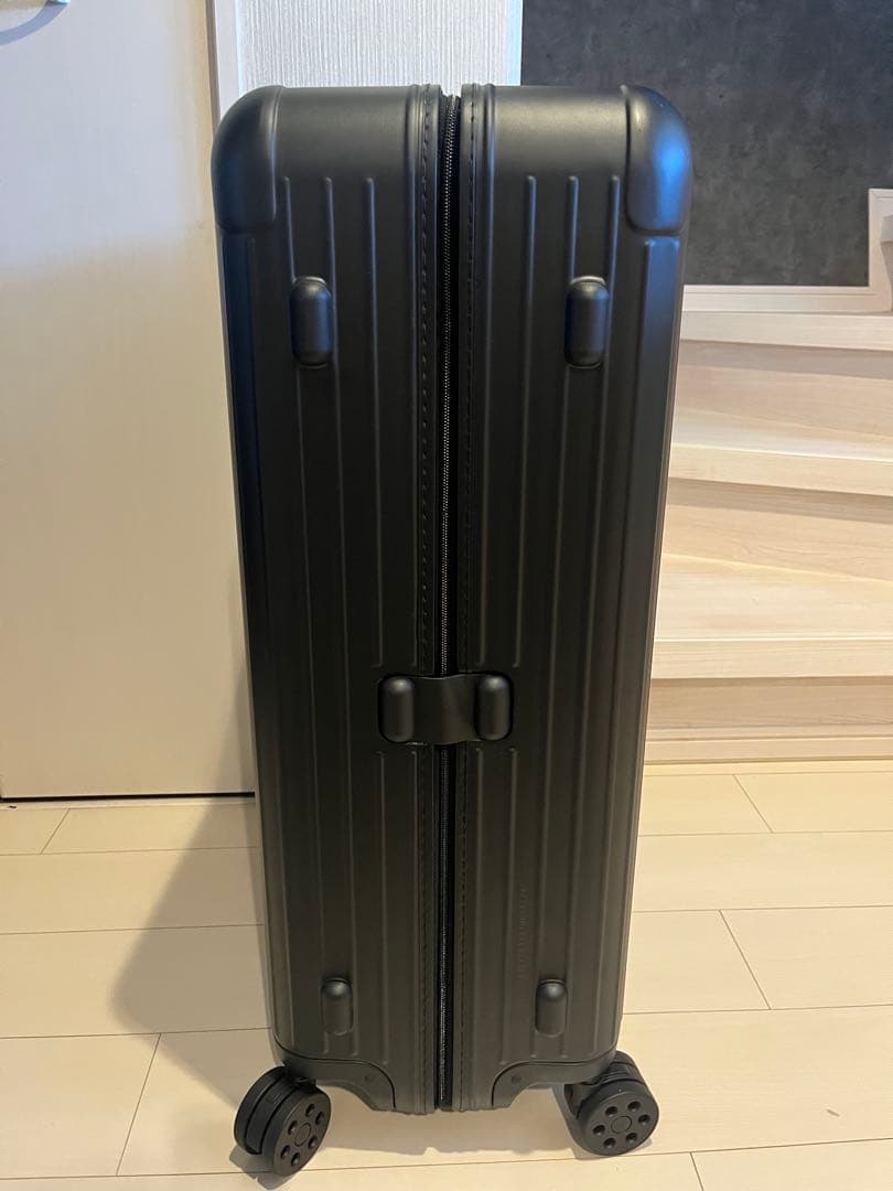 リモワ　キャリーケース　新品未使用　スーツケース