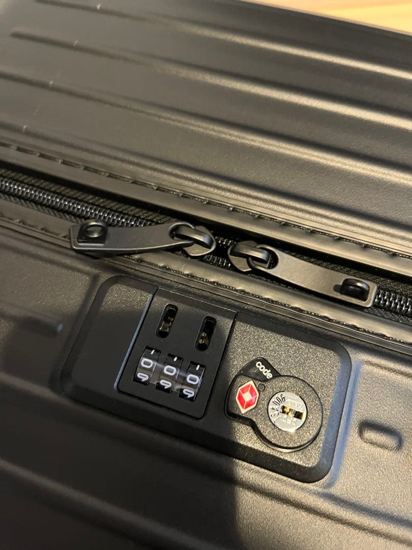 リモワ　キャリーケース　新品未使用　スーツケース