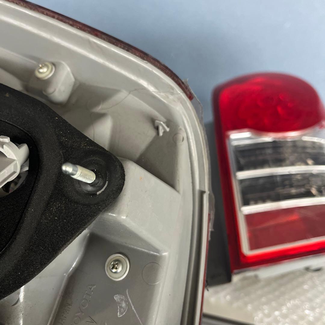 右側のみ　トヨタ カローラフィールダー141純正後期KOITO 13-100