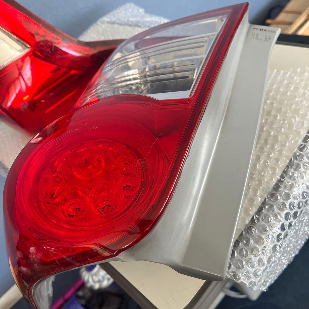 右側のみ　トヨタ カローラフィールダー141純正後期KOITO 13-100