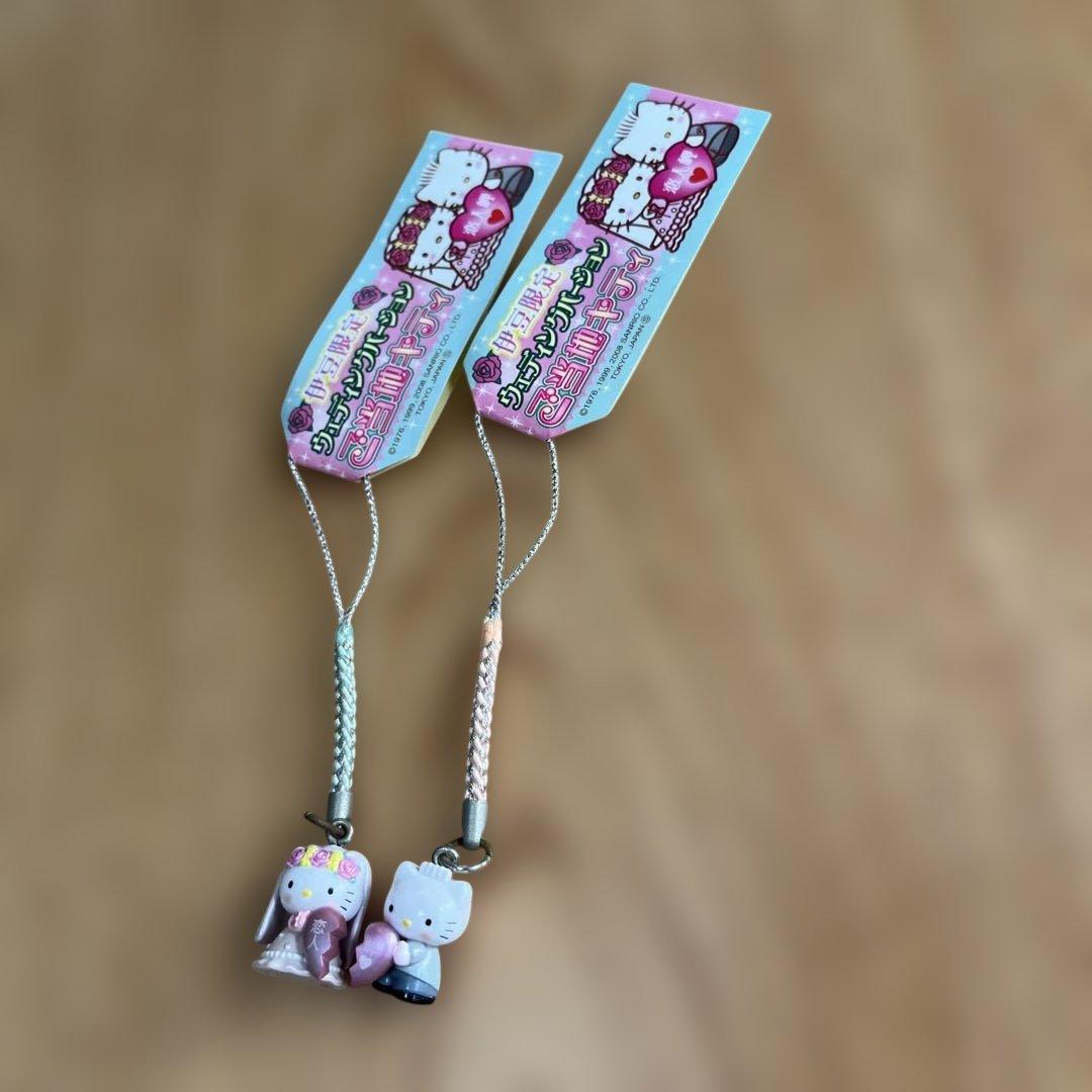 ご当地キティ　伊豆限定　ウェディングバージョン　恋人岬　ペアストラップ