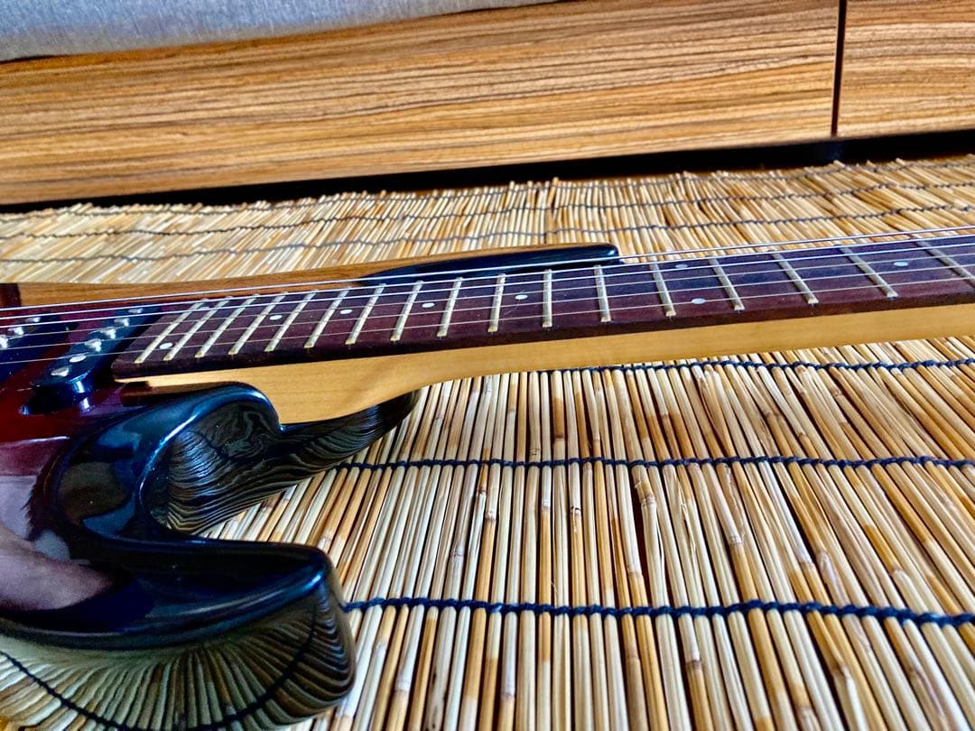 ☆高貴なダークレッド　新機能満載Aria Pro II ST