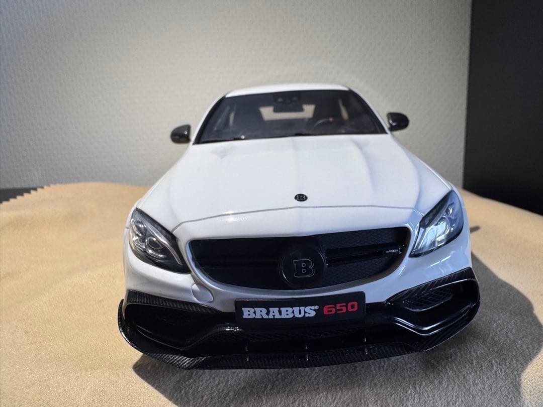 BRABUS 650 Cクラス ミニカー 1/18ホワイト