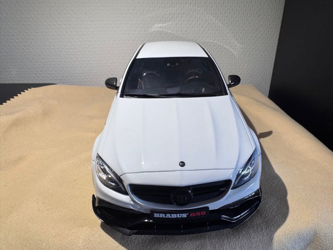 BRABUS 650 Cクラス ミニカー 1/18ホワイト