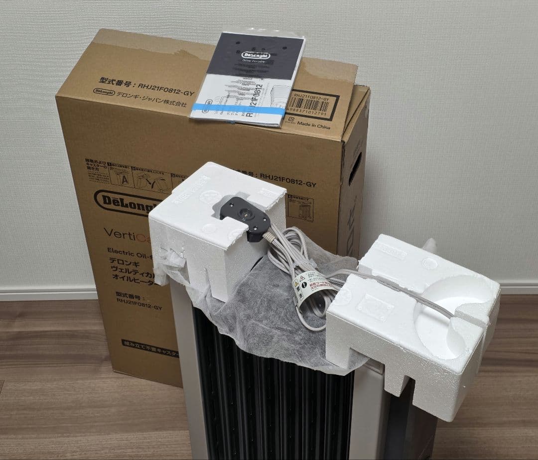 デロンギ ヴェルティカルド オイルヒーター RHJ21FO812-GY
