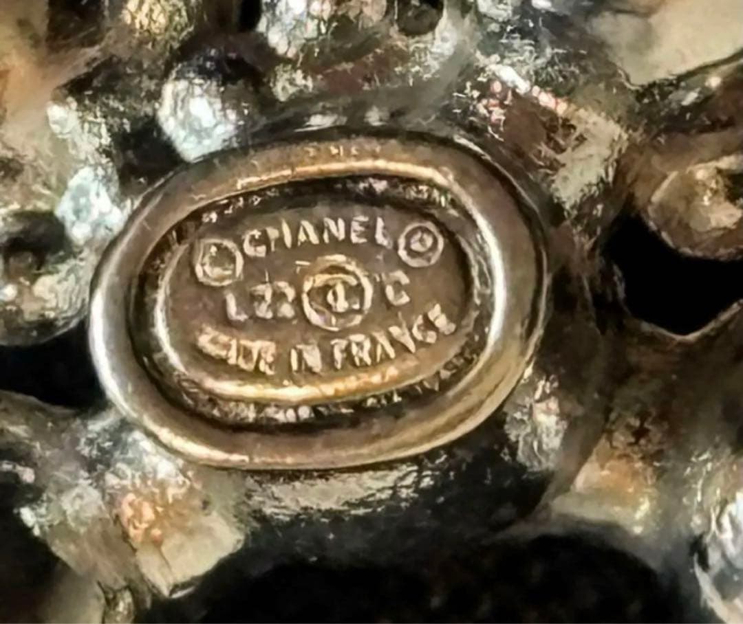 18時まで 新品 CHANEL ココマーク ブローチ 銀色