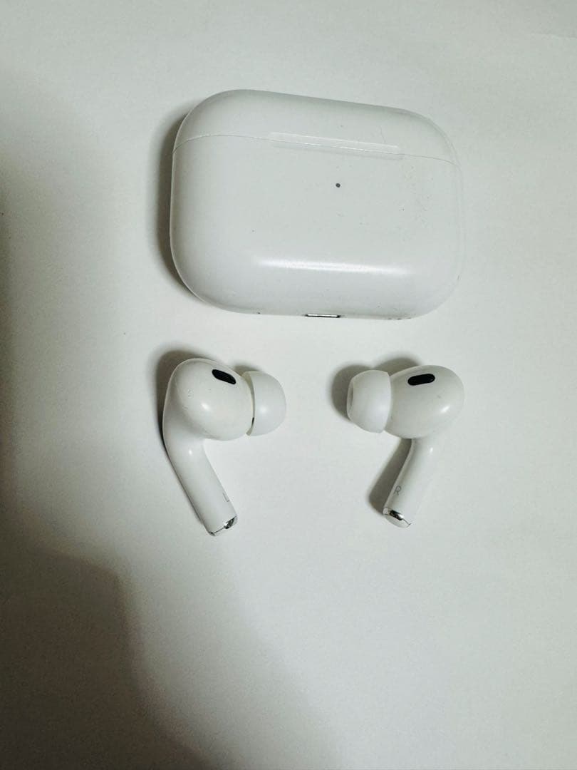 Apple AirPods Pro（第2世代） ​​​​​​​ 充電ケース付き