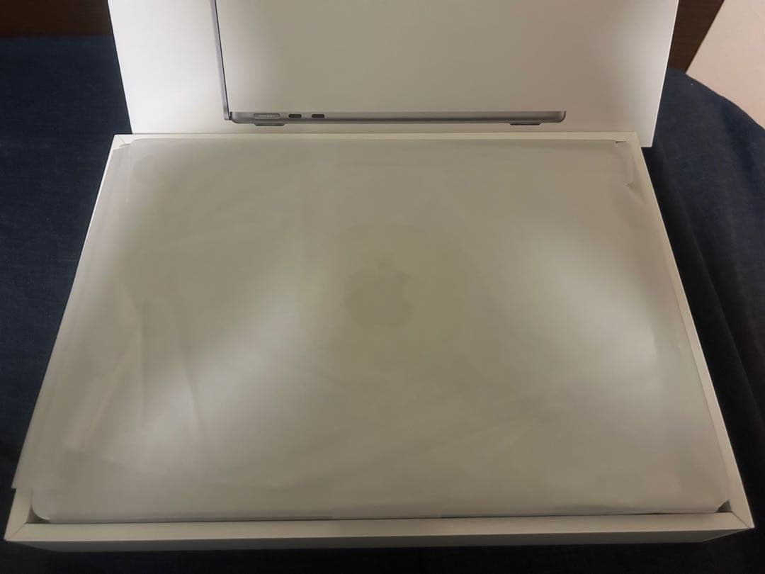 Apple MacBook Air M2本体　8GB 512GB