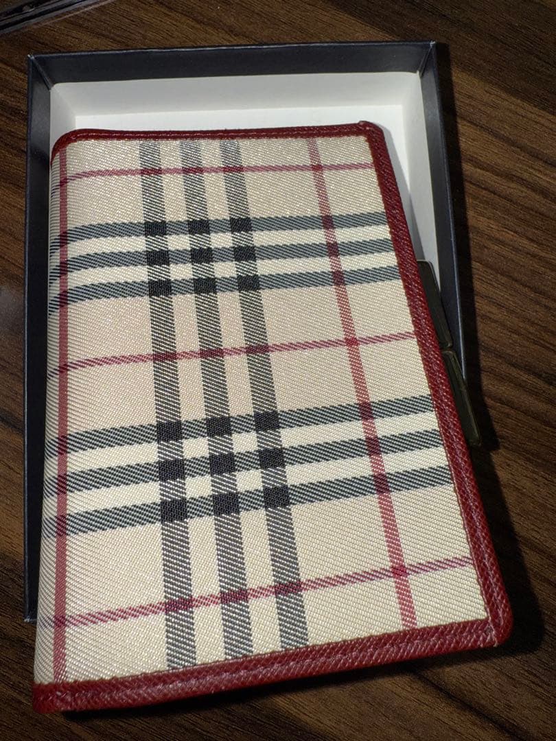 は*る様 新品　Burberry チェック柄 二つ折り財布　バーバリー