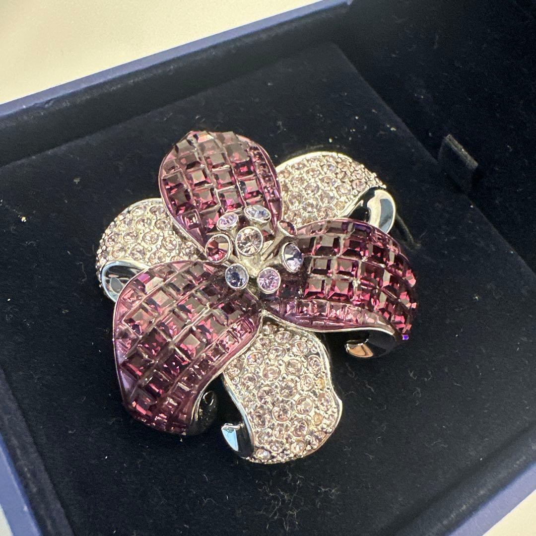 【美品】Swarovski 花形ブローチ 紫金
