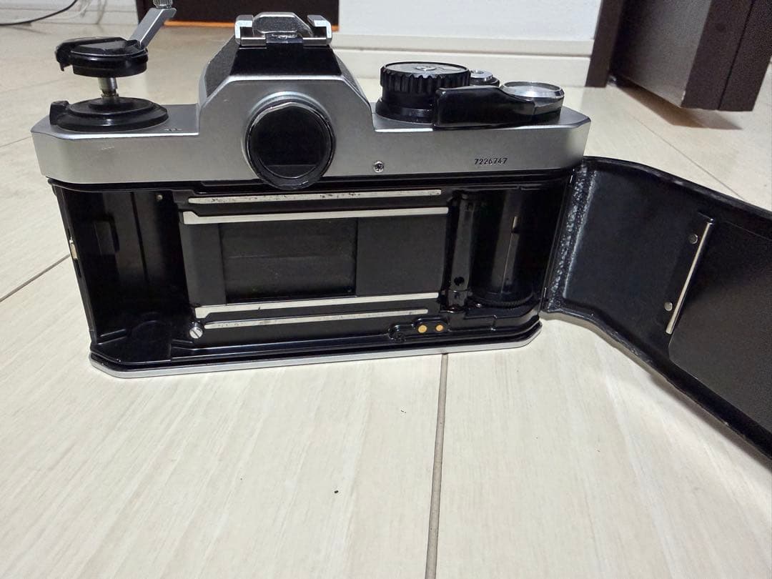 NikonFM2 ＋NIKKOR 50mm ＋ライト＋レンズ2個