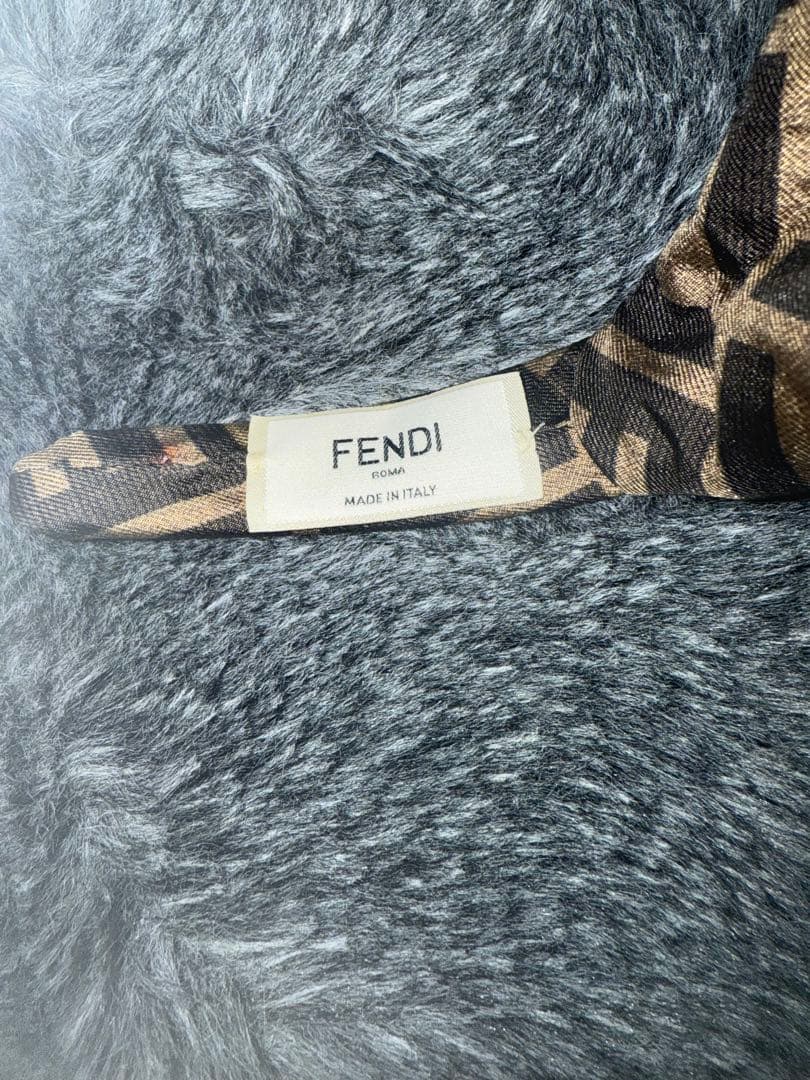 fendi カチューシャ　ヘアバンド　フェンディ