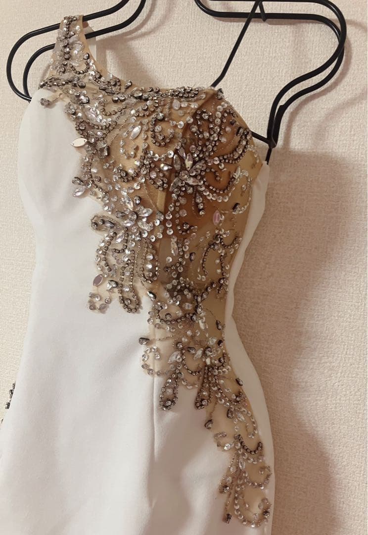 定価2.8万美品イルマIRMA高級キャバドレスS白ワンショルダー胸盛らなくてok