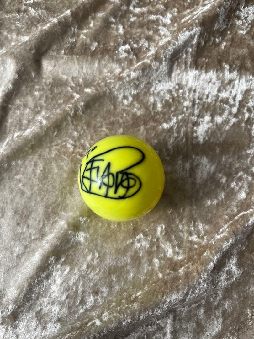 まゆゆ　サインボール