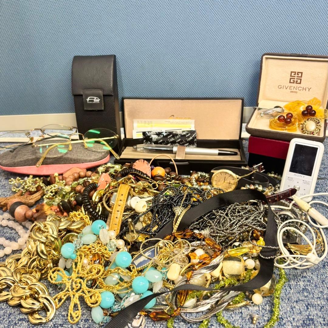 遺品整理 アクセサリー 時計 まとめ ブローチ タイピン 刻印未検品 1481