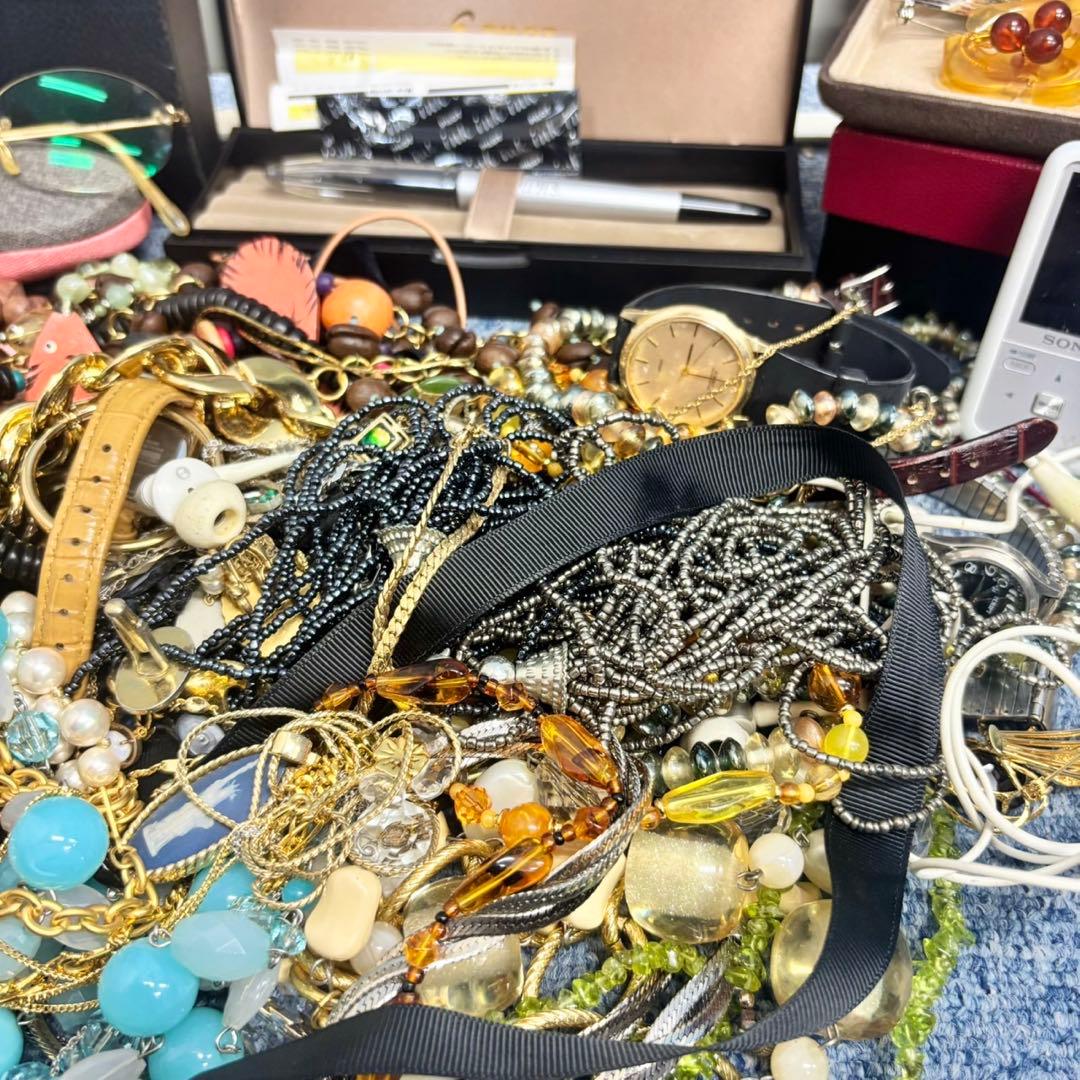 遺品整理 アクセサリー 時計 まとめ ブローチ タイピン 刻印未検品 1481