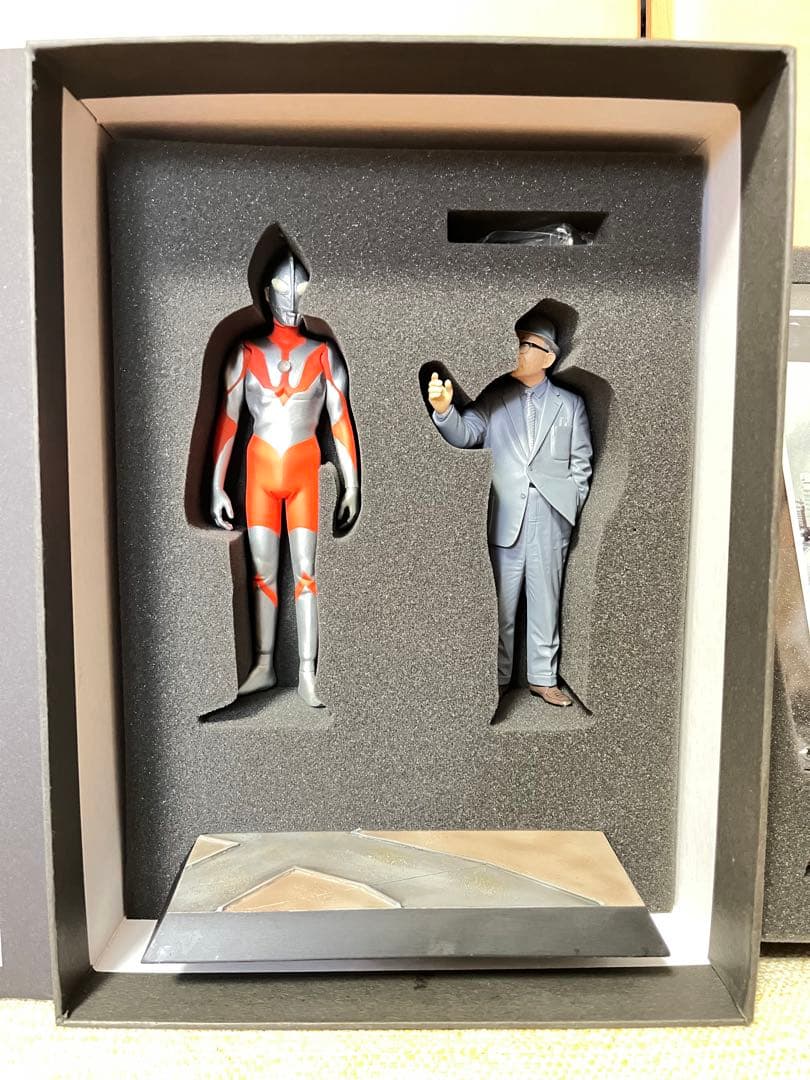 新品未開封　限定生産300個 1/12 円谷英二氏とウルトラマン スタチュー